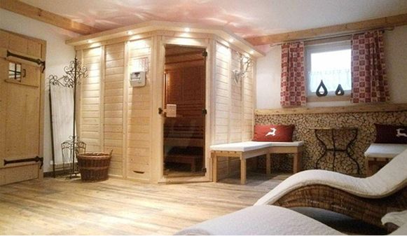 Wellnessbereich mit Sauna in der Unterkunft